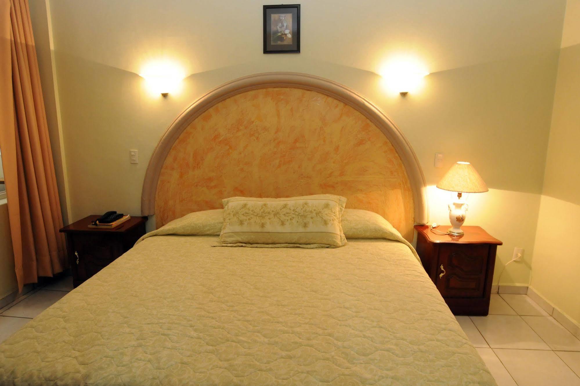 Hotel Plaza Sahuayo Bagian luar foto