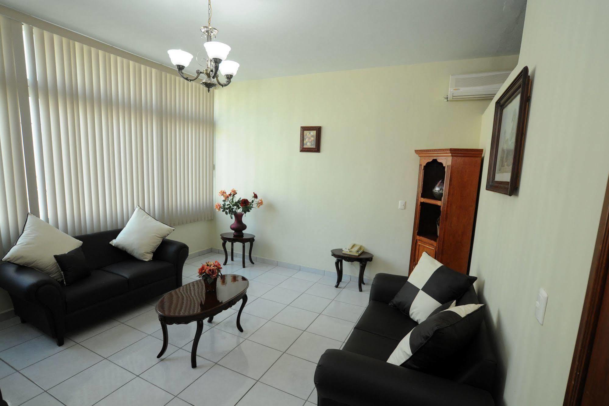 Hotel Plaza Sahuayo Bagian luar foto