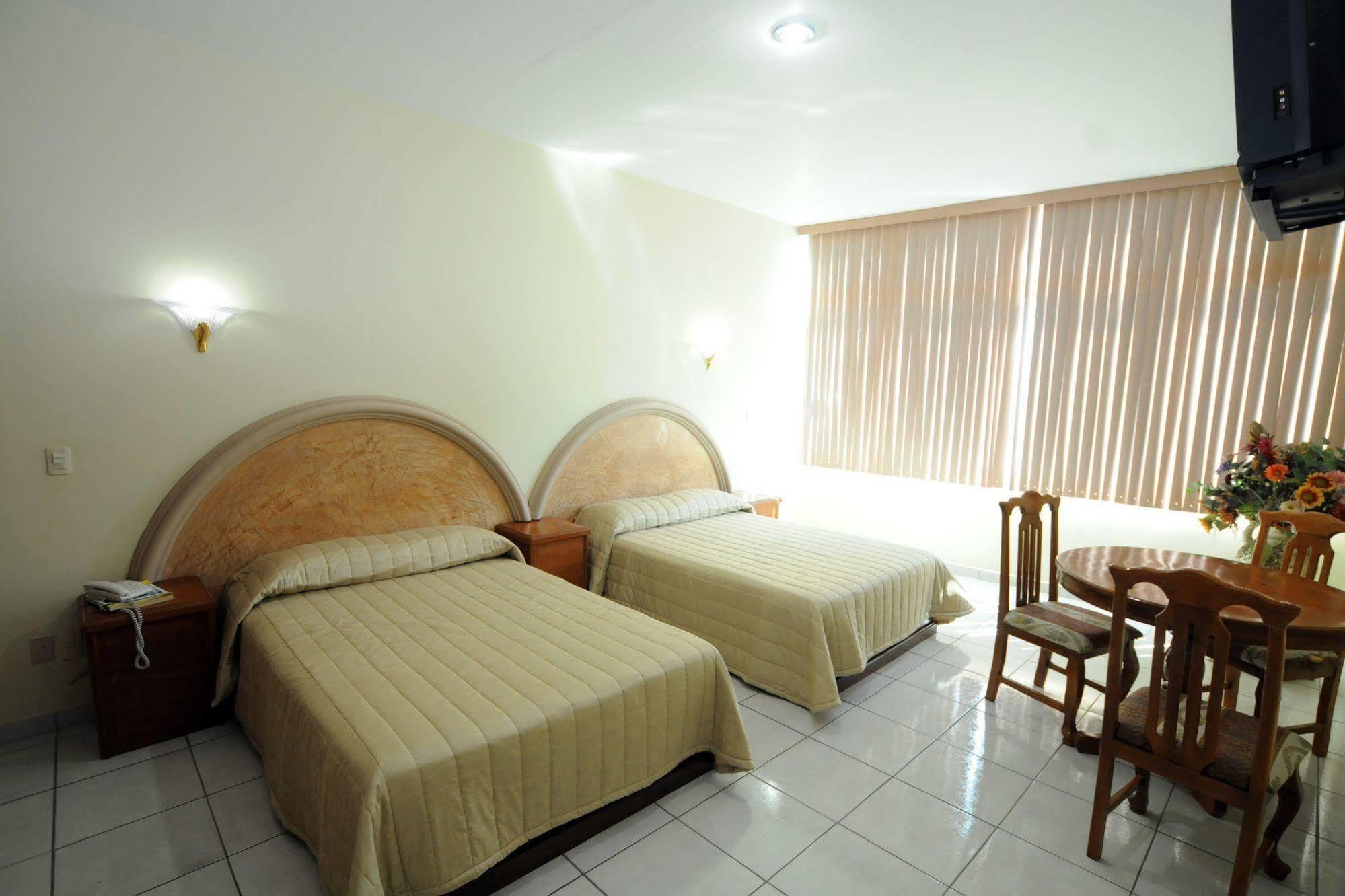 Hotel Plaza Sahuayo Bagian luar foto