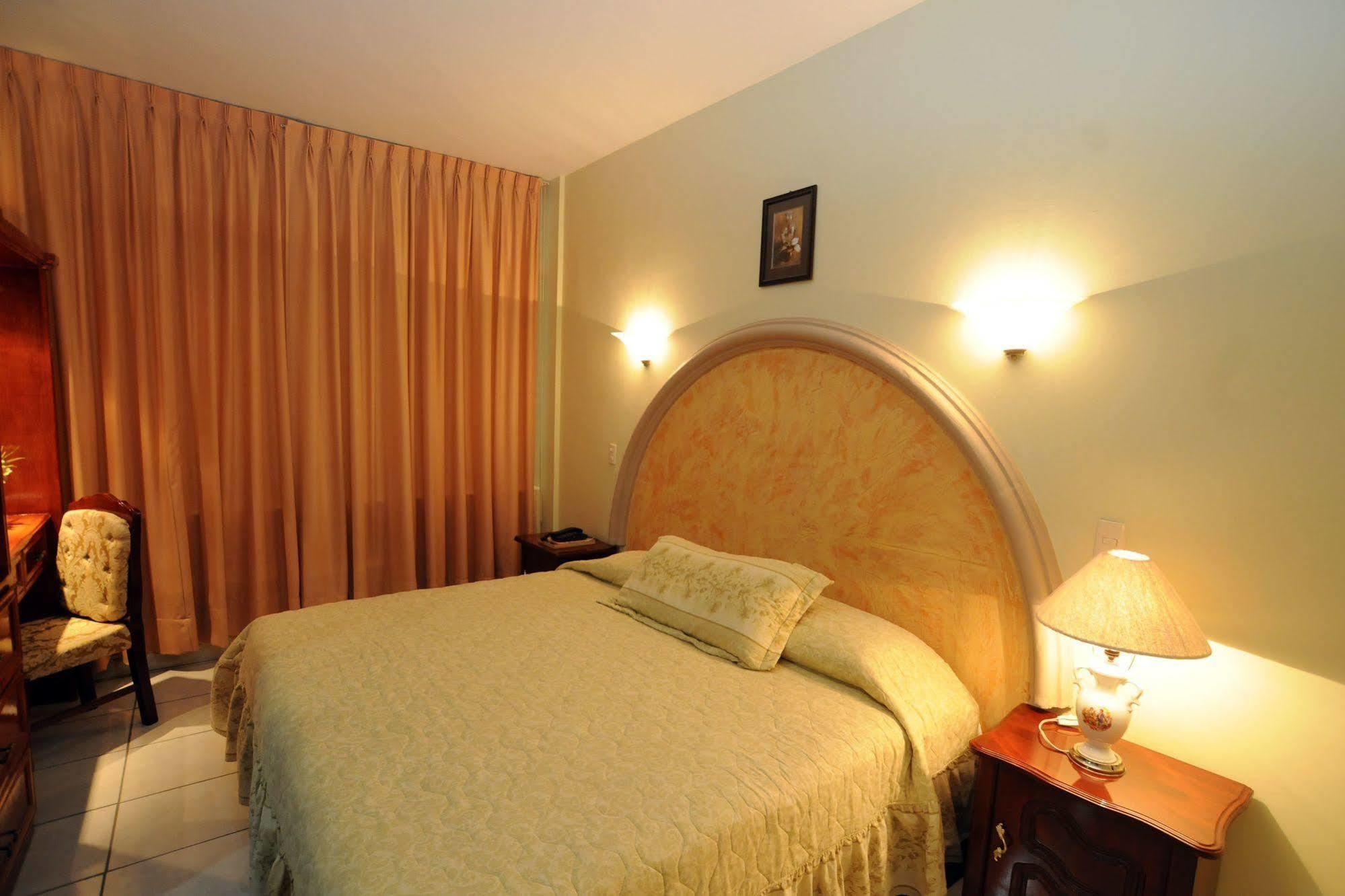 Hotel Plaza Sahuayo Bagian luar foto